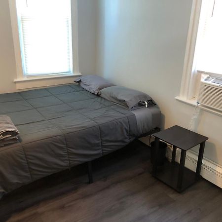 Private 2-Bedroom With Free Parking And Direct Bus To Nyc Manhattan Only 2 Blocks Away Linden Kültér fotó
